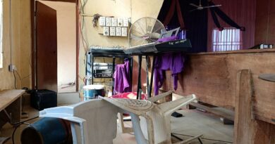 Mais de 300 pessoas são levadas de escola na Nigéria