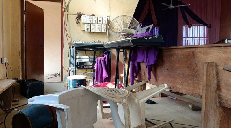 Mais de 300 pessoas são levadas de escola na Nigéria