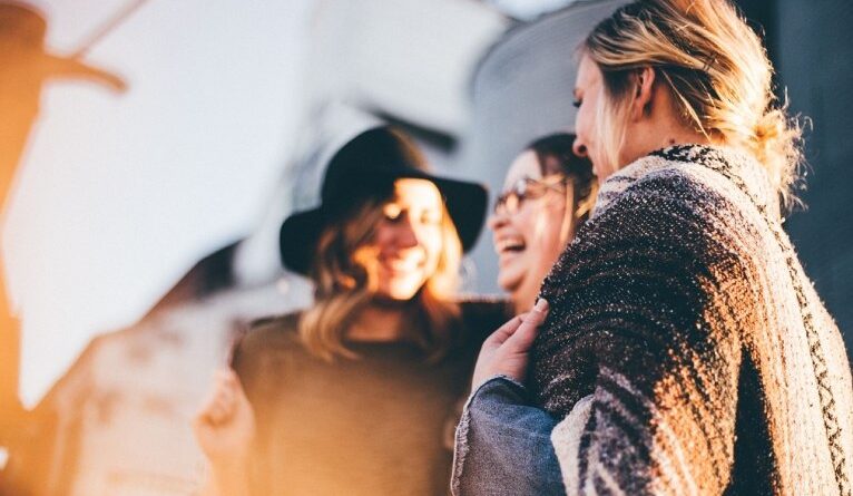 Matéria de Capa desta semana aborda a "força invisível da amizade"