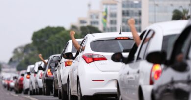 Motoristas de aplicativo caíram no “conto do vigário”, diz Sakamoto