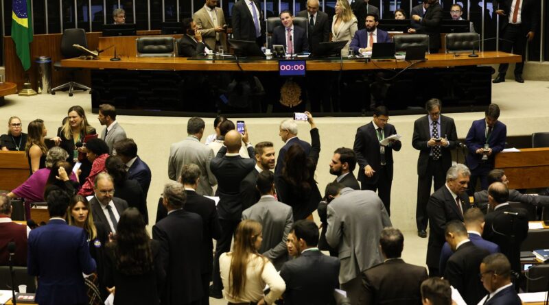 Motta adia votação de PL Antifacção para terça-feira (18)