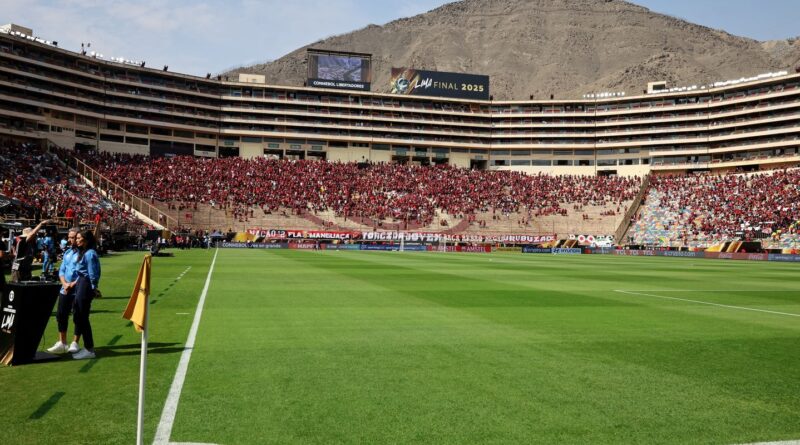 Ônibus atrasa e final da Libertadores começará às 18h30 (de Brasília)