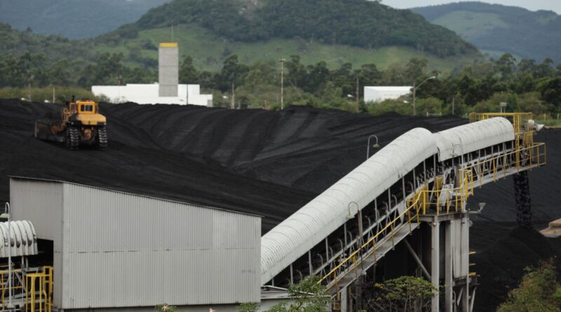 Organizações criticam extensão de subsídios a usinas de carvão mineral