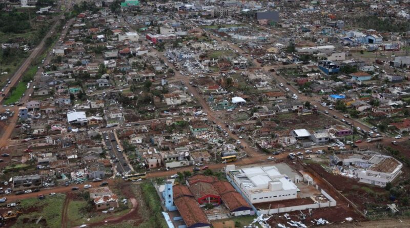 Paraná decreta calamidade pública após tornado destruir cidade