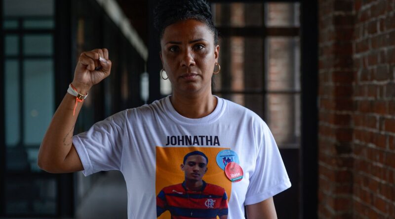 Prêmio internacional reconhece mãe de jovem morto pela polícia do Rio