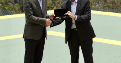 Príncipe William visita Pão de Açúcar e recebe chave da cidade do Rio