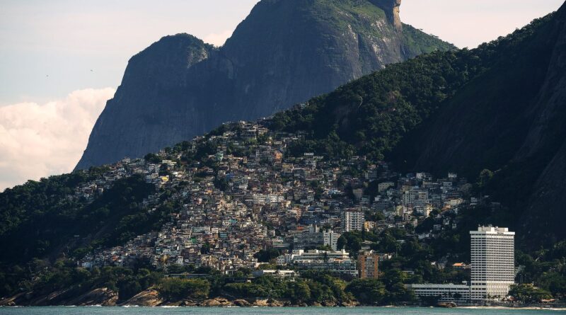 Projeto qualifica mototaxistas de favelas do Rio para atuar no turismo