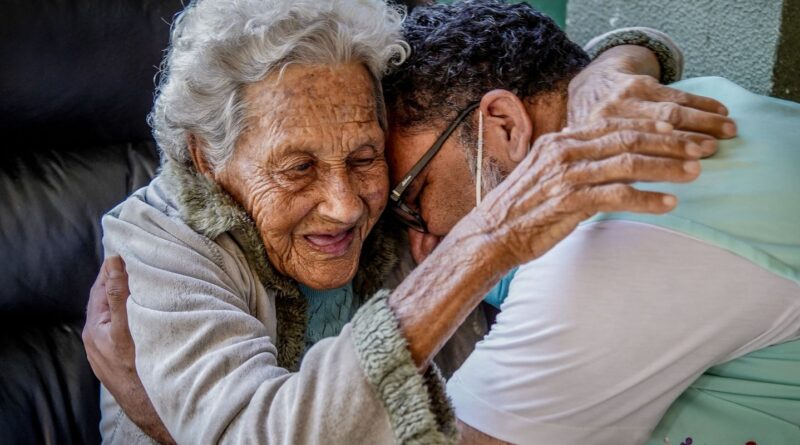 Redação do Enem 2025 aborda as perspectivas para o envelhecimento