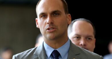 STF marca julgamento de denúncia contra Eduardo Bolsonaro por coação