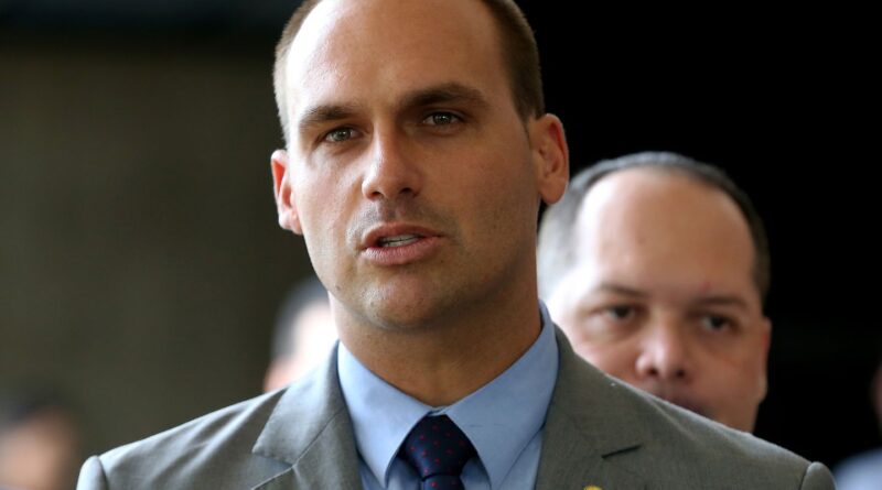 STF marca julgamento de denúncia contra Eduardo Bolsonaro por coação