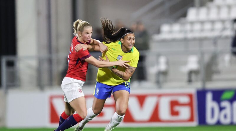 Seleção feminina perde para Noruega em penúltimo compromisso do ano