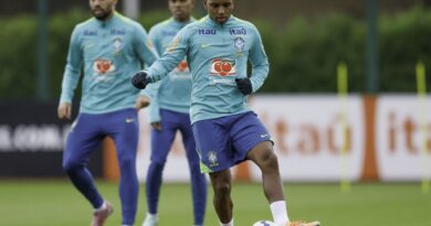 Seleção realiza primeiro treino para amistosos na Europa