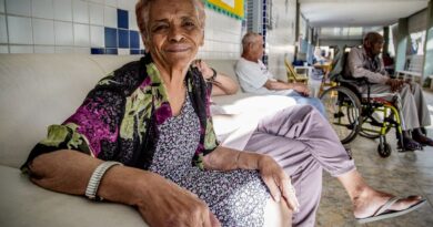 Tema da redação do Enem ajuda a debater etarismo, dizem professores 