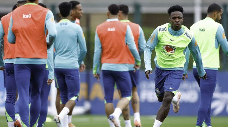 Vinicius Júnior diz que seleção evolui sob comando de Carlo Ancelotti