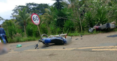 Acidente entre motos mata dois homens e deixa três feridos, entre eles uma criança, em Mantenópolis