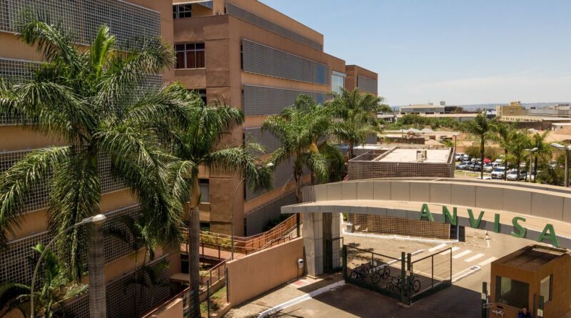 Anvisa determina suspensão de tônico capilar e apreensão de cosméticos