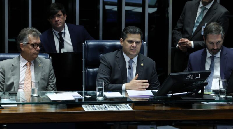 Após decisão de Mendes, Alcolumbre fala em votar PEC do Marco Temporal