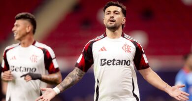 Arrascaeta brilha e Flamengo avança à semi da Copa Intercontinental