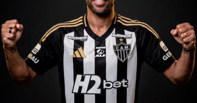 Atlético-MG anuncia o lateral-esquerdo Renan Lodi