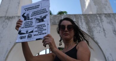 Ato nos Arcos da Lapa pede fim da violência contra mulheres e LGBTQIA+