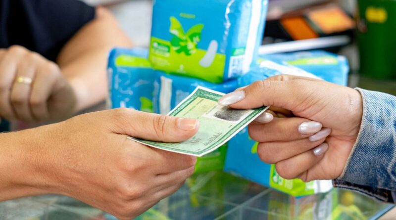 Beneficiárias recebem mensagens sobre retirada de absorventes no SUS