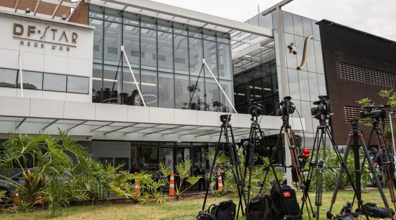 Bolsonaro apresenta crise de soluços e pressão alta após procedimento