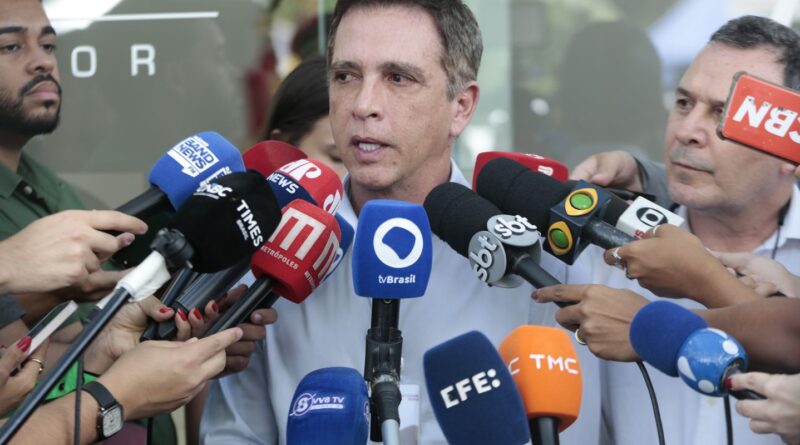 Bolsonaro deve ter alta nesta quinta e retornar à cela na PF