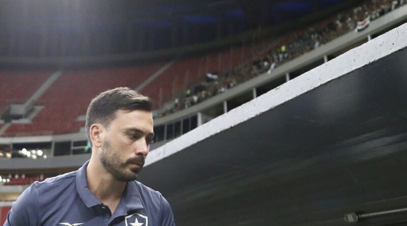 Botafogo anuncia saída do técnico italiano Davide Ancelotti