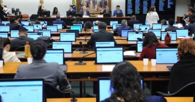 CCJ da Câmara se posiciona a favor de cassação de Carla Zambelli