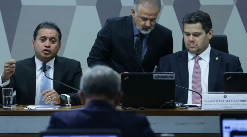 CCJ do Senado adia votação do PL do Impeachment para 2026