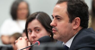 Câmara decide suspender Glauber Braga por 6 meses