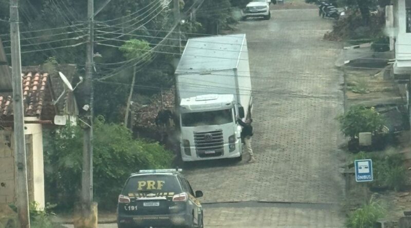 Caminhão roubado em Belo Horizonte é encontrado pela PRF em São Gabriel da Palha – Portal Momento