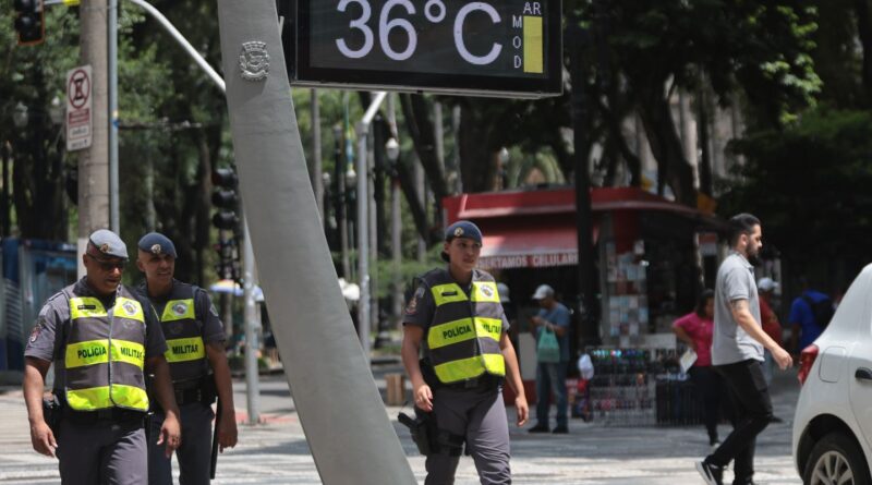 Com calor, governo de São Paulo emite alerta para economia de água