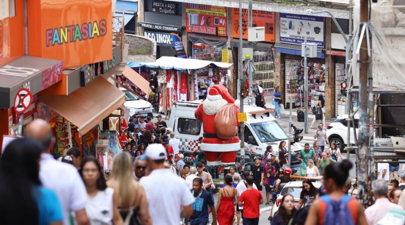 Compras de última hora agitam comércio popular em São Paulo