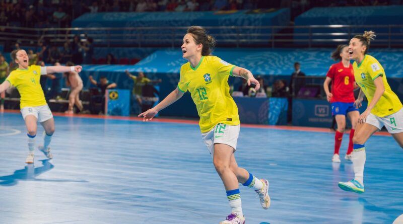 Copa do Mundo de futsal: Brasil supera Espanha e se garante na final