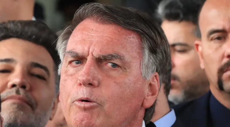 Defesa de Bolsonaro pede autorização para ele que deixe a prisão para realizar cirurgia – Portal Momento