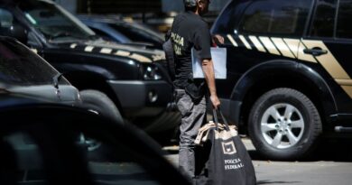 Dino autoriza buscas em apartamento do deputado Antônio Doido