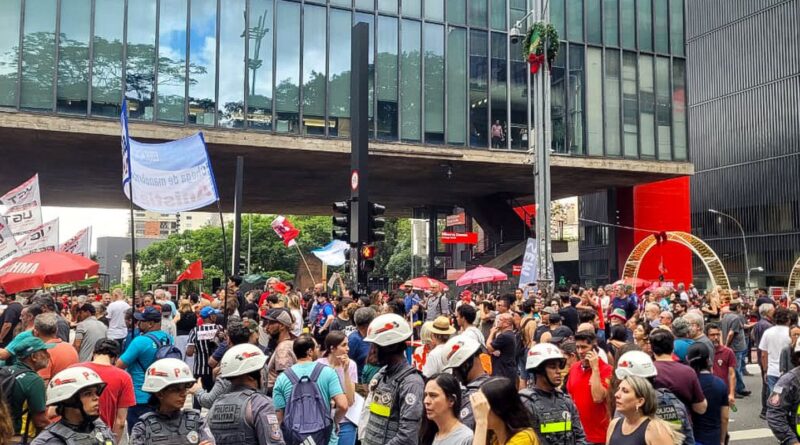 Em várias capitais, manifestantes vão às ruas contra PL da Dosimetria