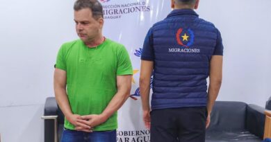 Ex-diretor da PRF levou pitbull e sacos de ração em fuga para Paraguai