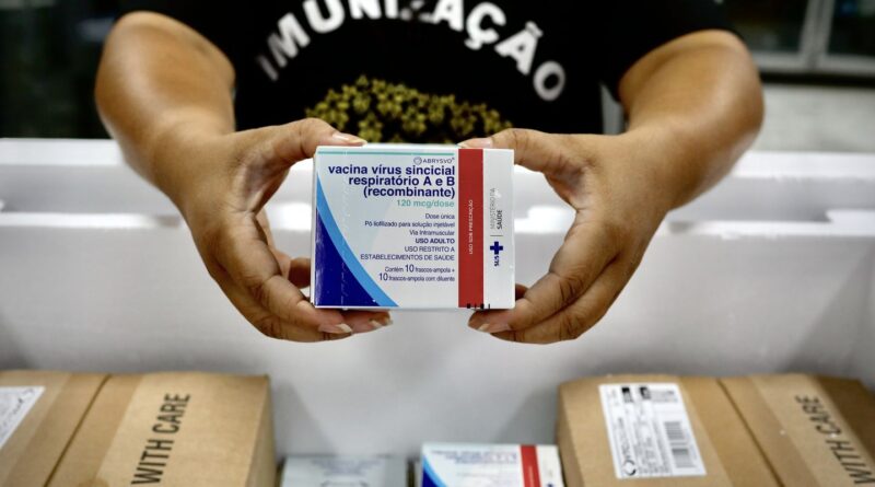 Governo começa a distribuir vacina contra vírus sincicial respiratório