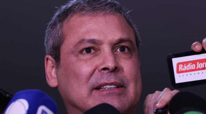 Líder do PT considera escandalosa decisão de votar PL da dosimetria