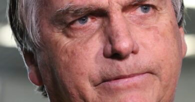 Moraes nega recurso de Bolsonaro contra condenação por trama golpista