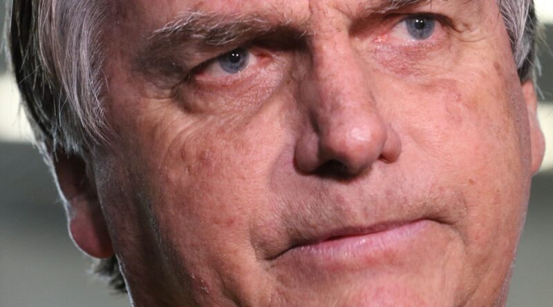 Moraes nega recurso de Bolsonaro contra condenação por trama golpista