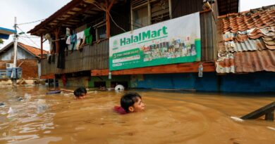 Mortes por enchentes na Ilha de Sumatra ultrapassam 900