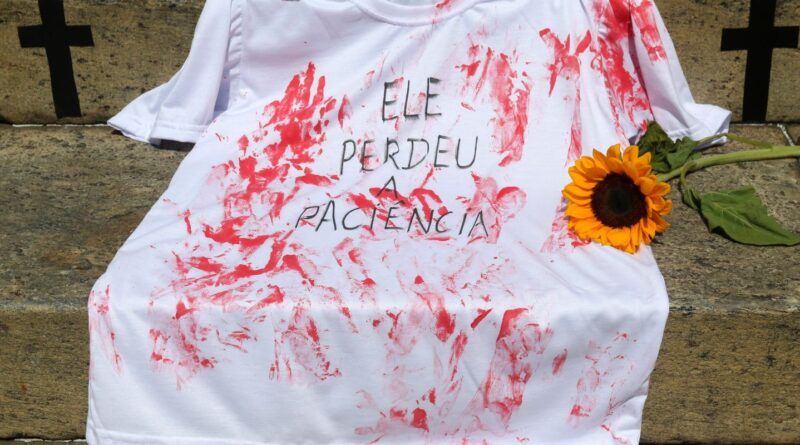 Mulheres vão às ruas em todo país para protestar contra o feminicídio