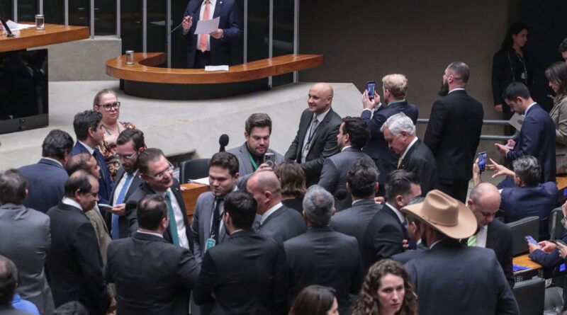 PL da Dosimetria beneficia criminosos comuns, dizem especialistas