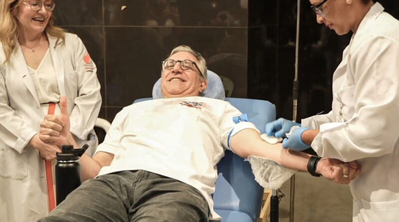 Padilha doa sangue e marca início da vacinação contra vírus sincicial