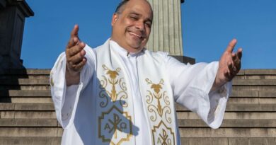 Padre Omar, reitor do Santuário Cristo Redentor, faz show na Lagoa