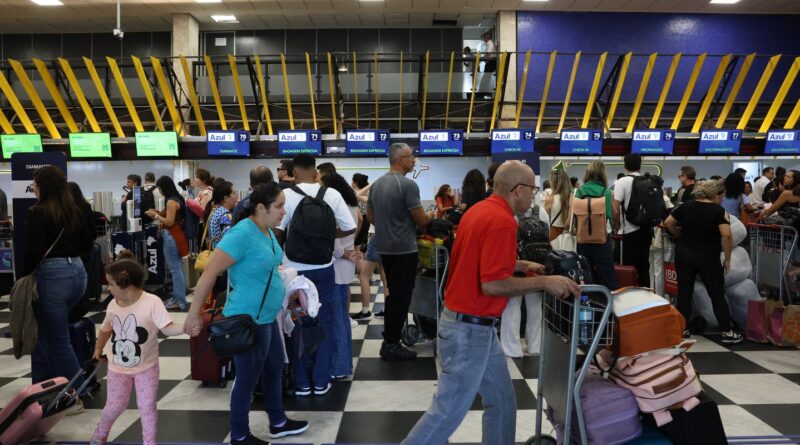 Passageiros de Congonhas relatam cansaço e falta de suporte de aéreas