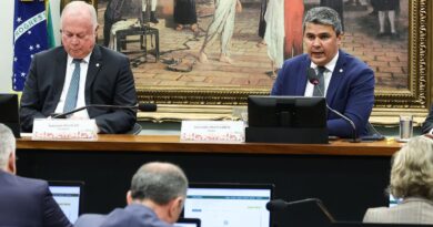 Pedido de vista adia votação de parecer sobre mandato de Zambelli